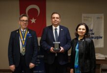 Prof. Dr. Uğur Özgöker’e ROTARY MESLEKTE ONUR ÖDÜLÜ Verildi