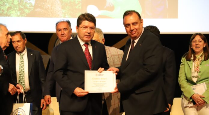 AREL ÜNİVERSİTESİ Uluslararası İlişkiler Bölüm Başkanı ve İSÇEF 1. Başkanı Prof. Dr. Uğur Özgöker’in organize ettiği 5 HAZİRAN DÜNYA ÇEVRE GÜNÜ ETKİNLİĞİ Adalet önceki Bakanı Sayın Yılmaz Tunç’un katılımıyla gerçekleştirildi.